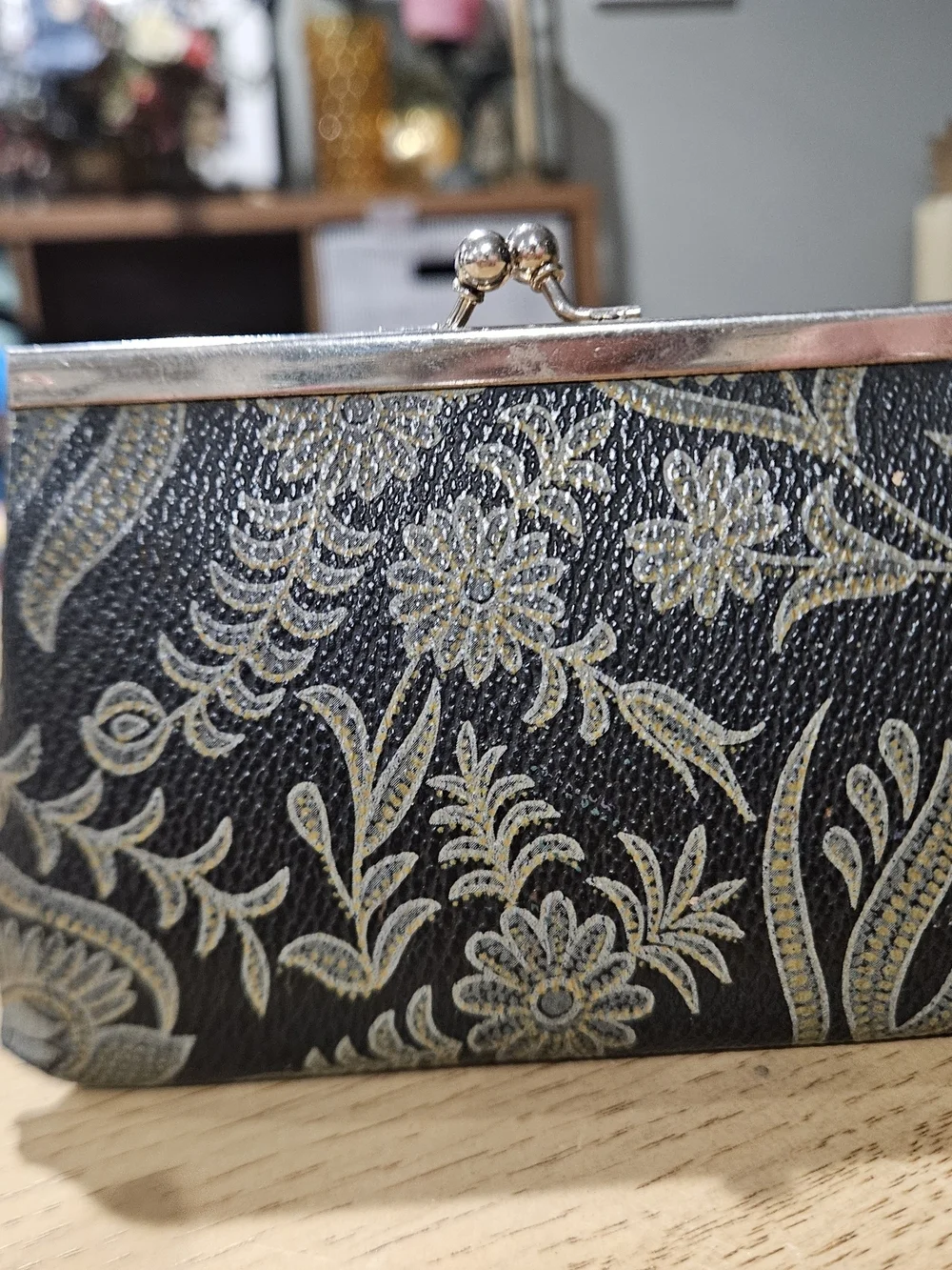 Vintage Floral Kiss Lock Coin Purse Wallet – Retro Mod Change Purse